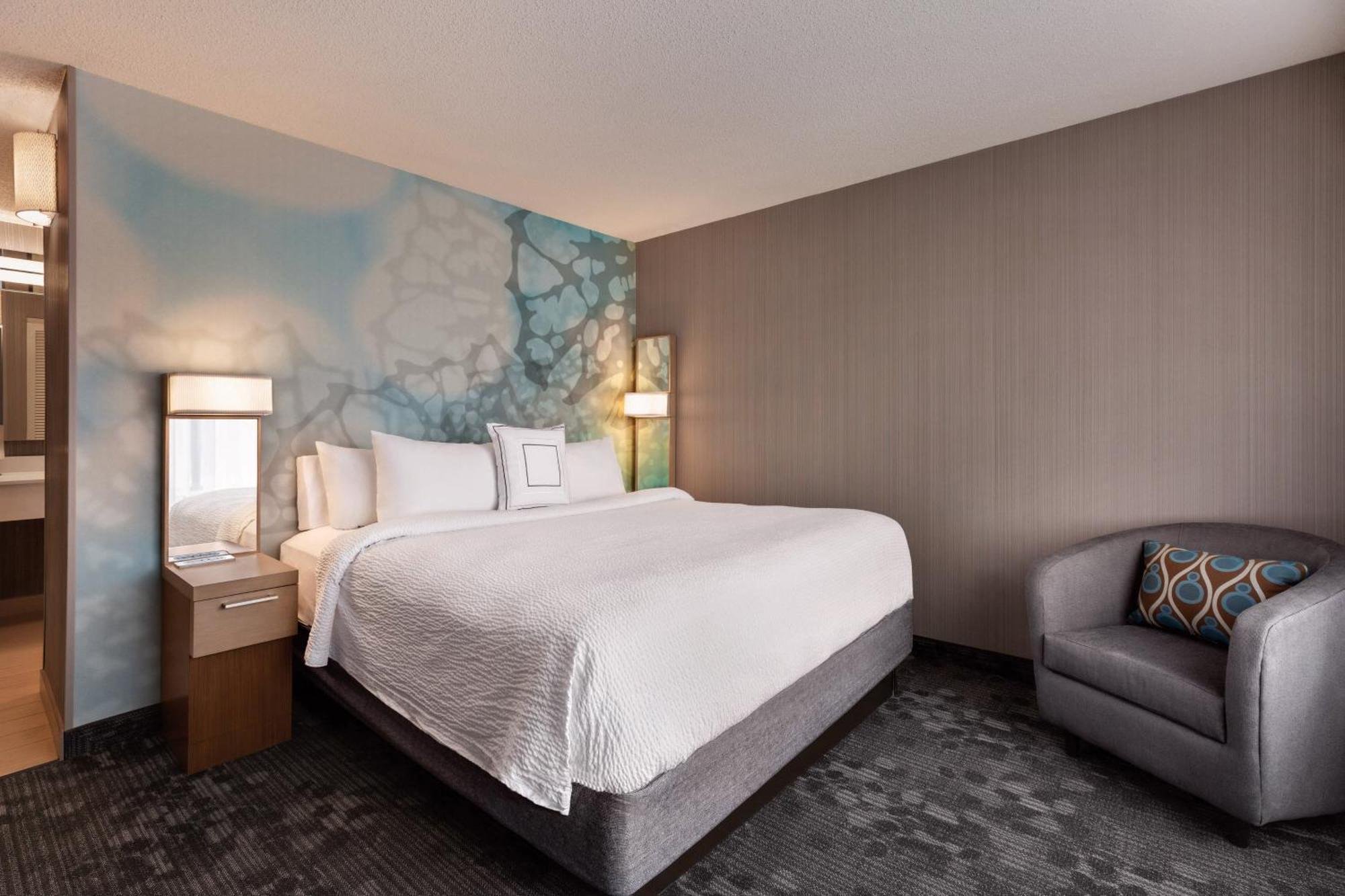 Courtyard By Marriott Топика Экстерьер фото