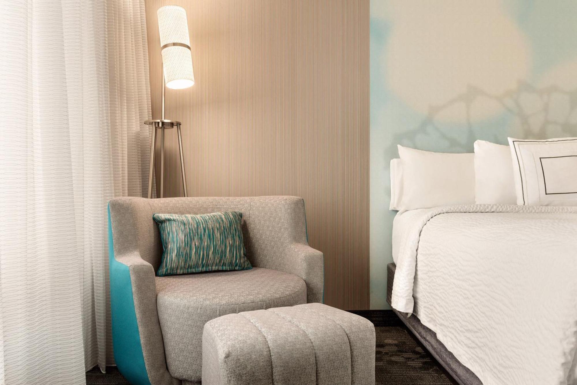 Courtyard By Marriott Топика Экстерьер фото