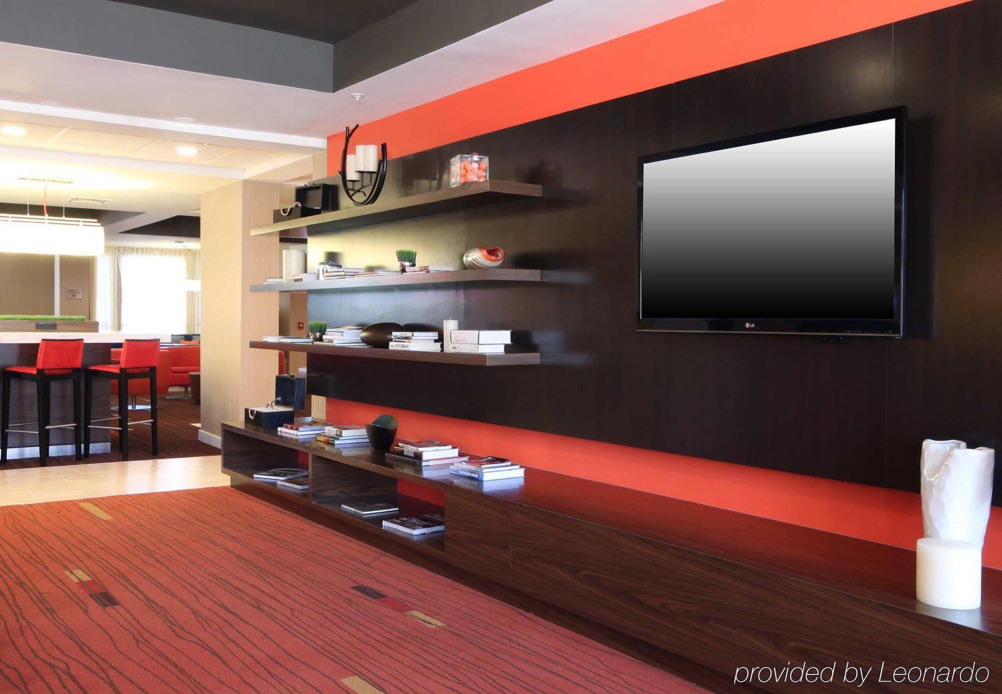Courtyard By Marriott Топика Экстерьер фото