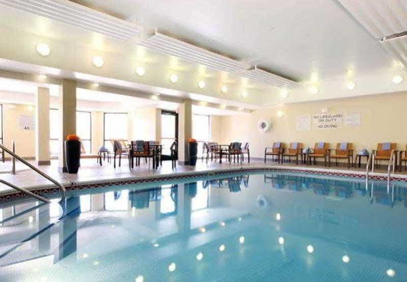 Courtyard By Marriott Топика Экстерьер фото