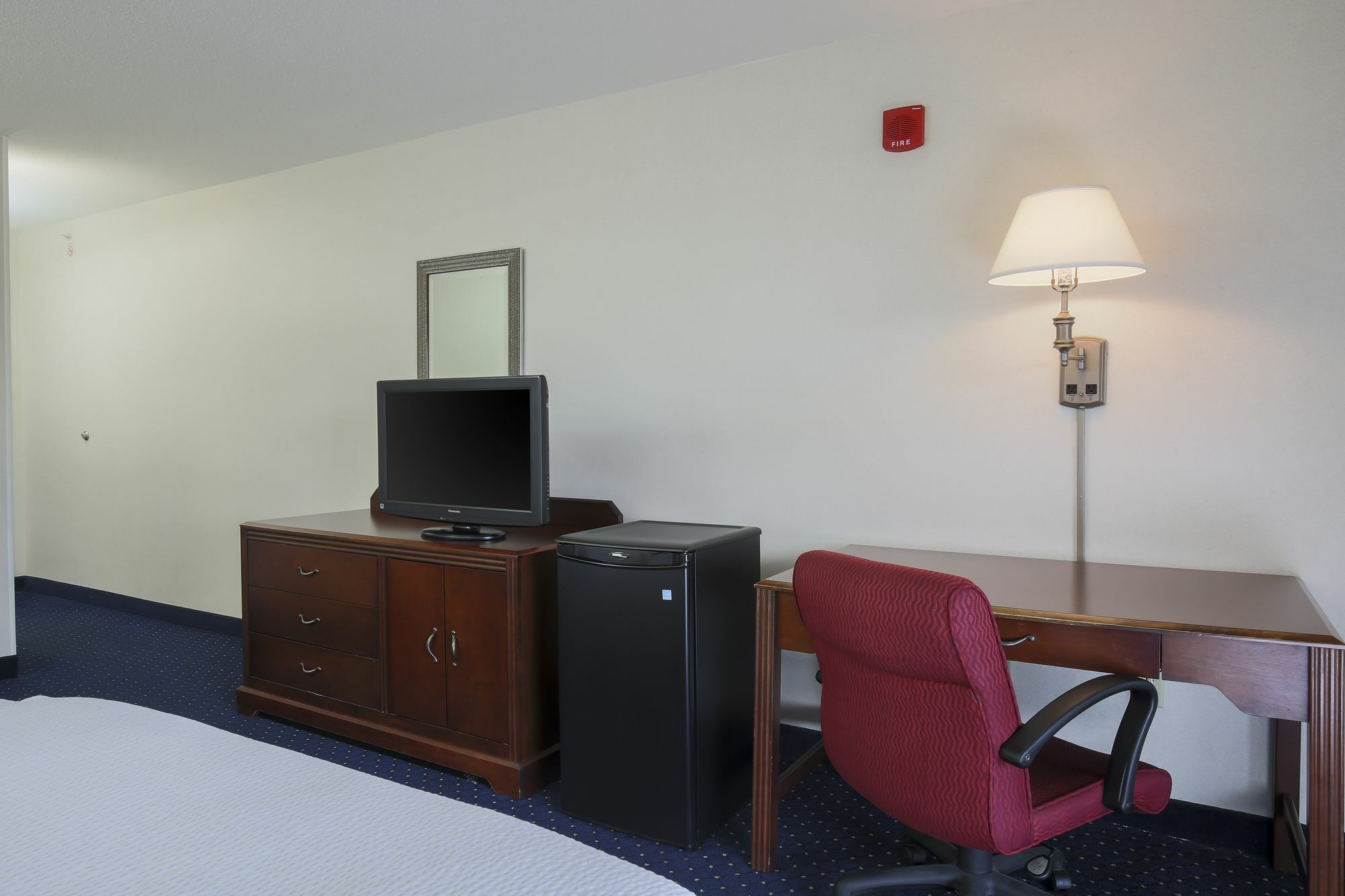 Courtyard By Marriott Топика Экстерьер фото