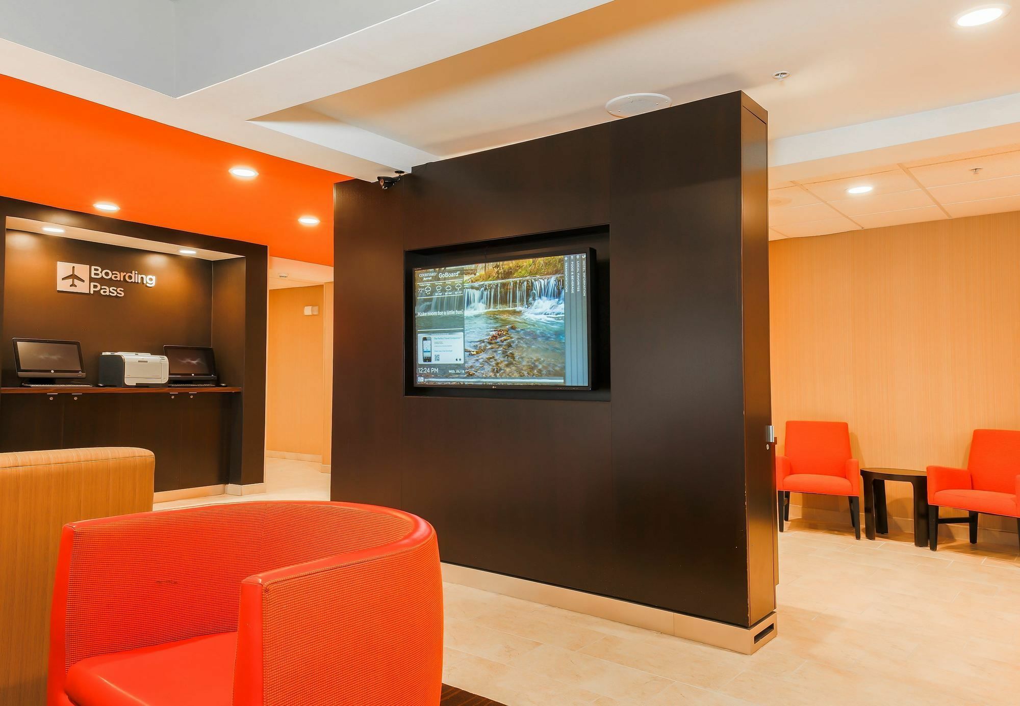 Courtyard By Marriott Топика Экстерьер фото